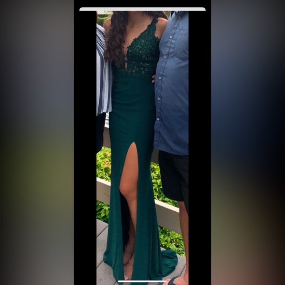 Faviana Green Prom Gown Sweetheart Neckline Sleeveless Faviana Green Prom Gown Sweetheart Neckline Sleeveless